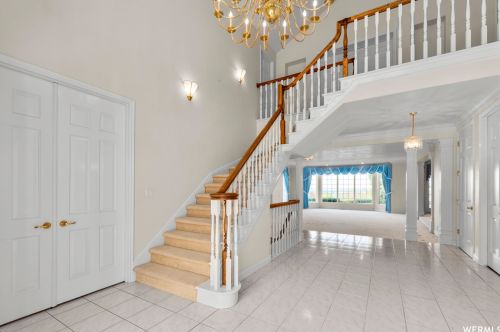 2515 Willow Hills Dr, Sandy, UT 84093-1801