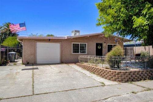 217 Circle Dr, Vacaville, CA 95688-2918