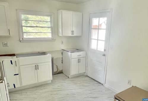 572 Half Mile Branch Rd, Crozet, VA 22932-3301