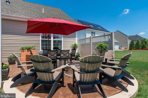 212 Shade Tree Dr, Lancaster PA  17603-5074 exterior