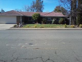442 Peppertree Ln, Redding, CA 96003-2940