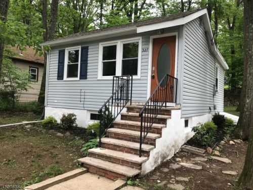 327 Elmira Trl, Hopatcong, NJ 07843-1110