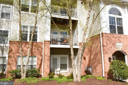1516 Point Dr, Herndon, VA 20194-2114