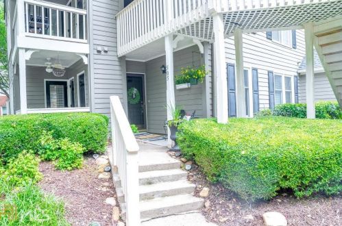 505 Bainbridge Dr, Atlanta GA  30327-4273 exterior