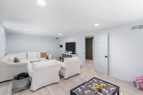 2787 Margaret Mitchell, Atlanta GA  30327-1852 exterior