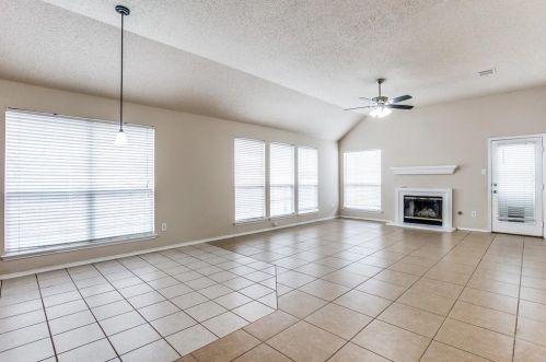 6709 Braeview Dr, Fort Worth TX  76137-6313 exterior