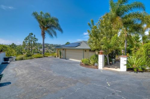2303 Snead Dr, Oceanside, CA 92056-3715