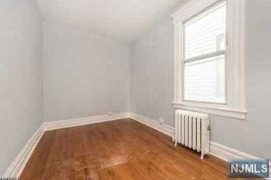 190 21st St, Irvington, NJ 07111-4523
