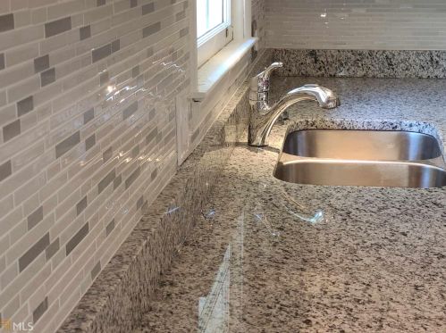 6427 Bennett Dr, Rex GA 30273-1723 exterior