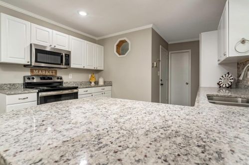 1093 Lanier Dr, Marietta, GA 30060-6192