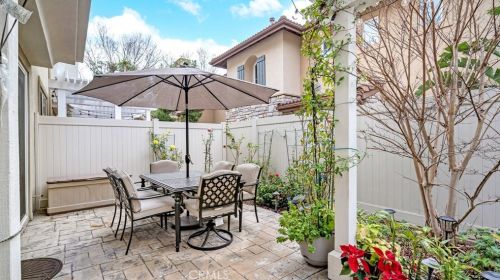 21 Salton, Irvine CA  92602-2425 exterior