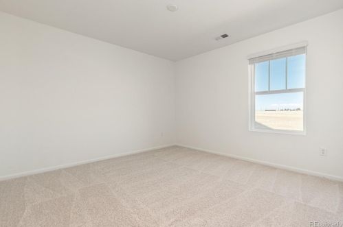 27820 10th Dr, Aurora CO 80018 exterior