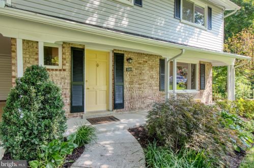 5306 Weymouth Dr, Springfield, VA 22151-1502