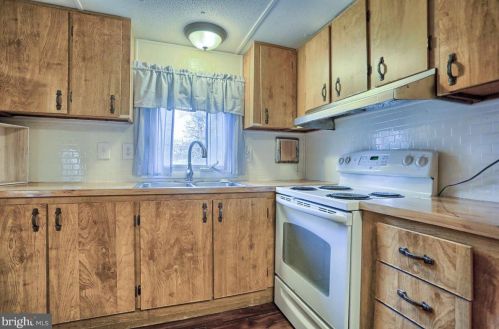 606 Spg Gdn St, Carlisle PA  17013-2526 exterior