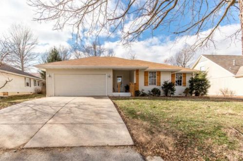 315 Market St, Nixa, MO 65714-8656