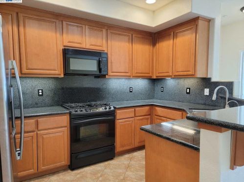 3335 Monaghan St, Pleasanton, CA 94568-4567