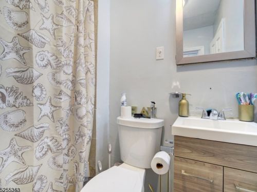 53 Sassafras St, Paterson NJ  07524-1733 exterior