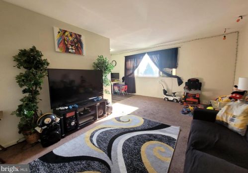 8202 Ditman St, Philadelphia PA 19136-2814 exterior