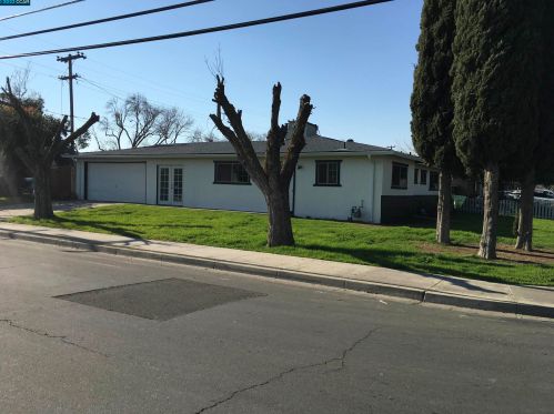 449 Citrus Ave, Los Banos, CA 93635-3102