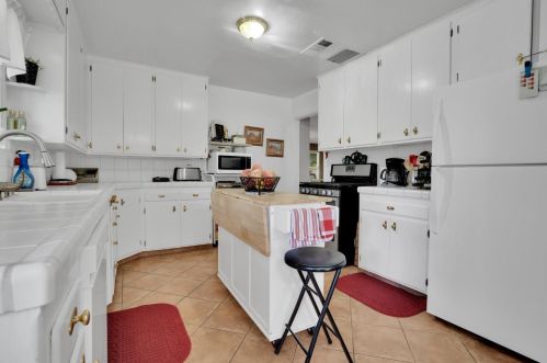 1700 Kenneth Dr, Turlock CA 95380-3421 exterior