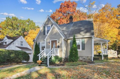 304 Harker Ave, Waterbury, CT 06705-2748