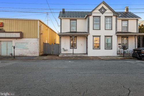 112 Lawrence St, Charles Town, WV 25414-1512