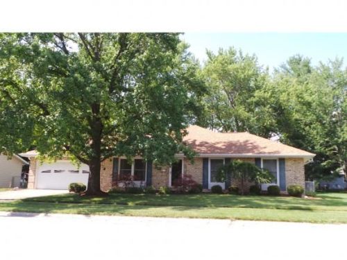 1019 Westgate Dr, Charleston, IL 61920-3167