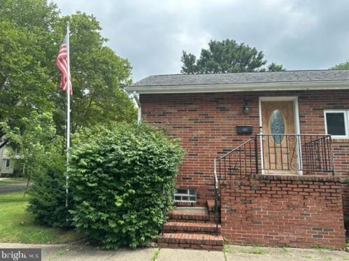 711 Pennsylvania Ave, Palmyra, NJ 08065-1729