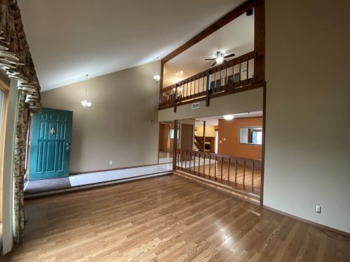 1011 Sandalwood Ln, Bull Valley, IL 60014-8377