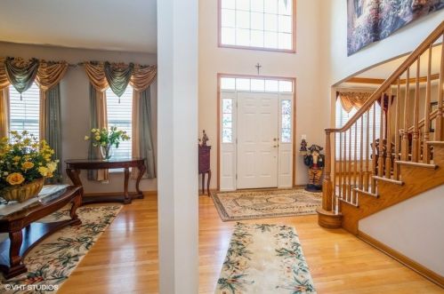427 Comstock Ave, Addison, IL 60101-4835