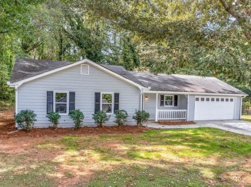 145 Country Woods Dr, Porterdale, GA 30016-4582