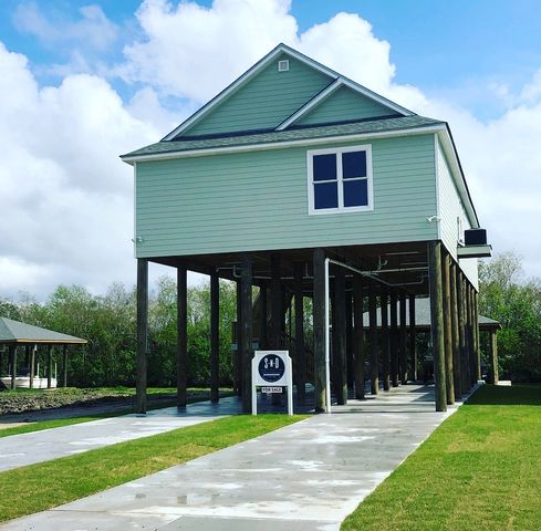 2429 Fort Beauregard Blvd, Delacroix, LA 70085-7789
