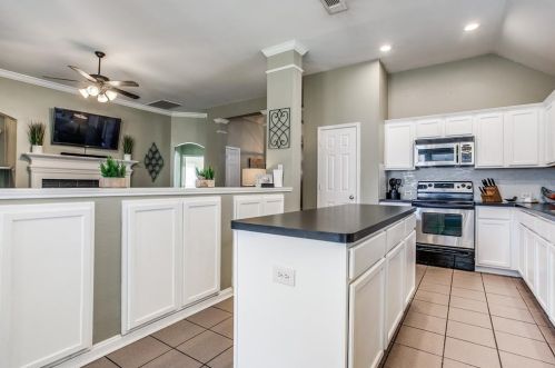 7058 Deer Rdg Dr, Fort Worth TX 76137-4714 exterior