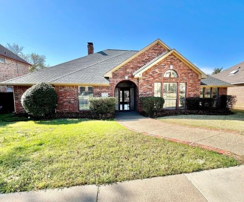 2212 Burgundy Dr, Carrollton TX  75006-4324 exterior