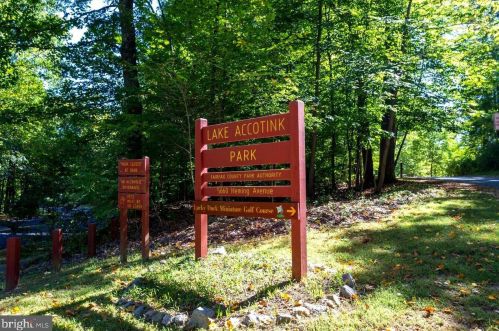 7109 Lamar Dr, Springfield VA  22150-3127 exterior