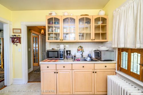 176 Hudson Ave, Tinton Falls NJ 07701-2140 exterior