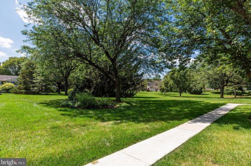 85 Valleybrook Dr, Lancaster PA  17601-4612 exterior