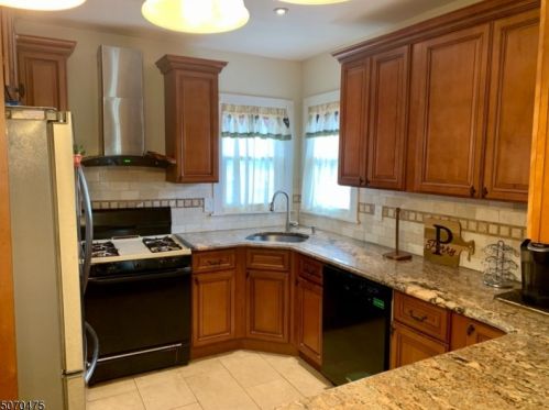 89 Waldo Ave, Bloomfield, NJ 07003-5618