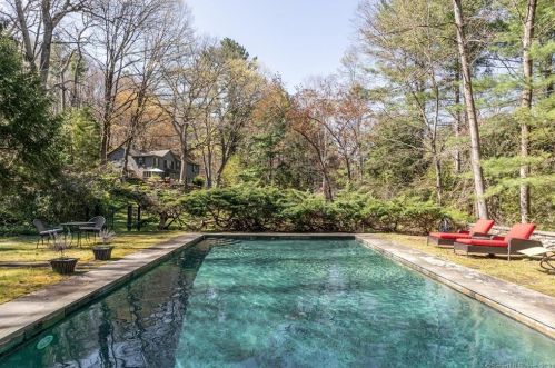 206 Westwood Rd, Woodbury, CT 06798-2007