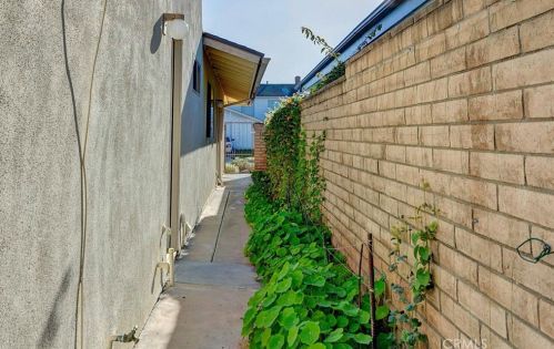 7 Butler St, Irvine CA  92612-2724 exterior