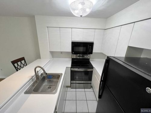 202 Nelson Ct, Edgewater NJ  07020-1631 exterior