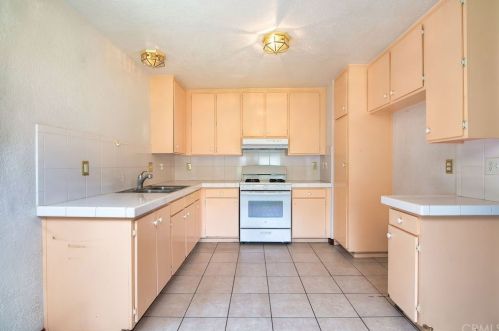 9211 Admiralty Ave, Riverside CA  92503-3348 exterior
