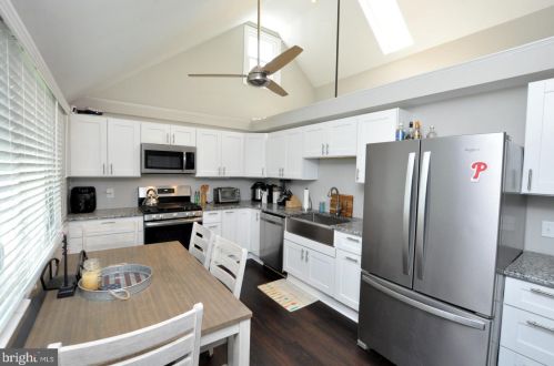 309 Cinnaminson Ave, Palmyra, NJ 08065-1509