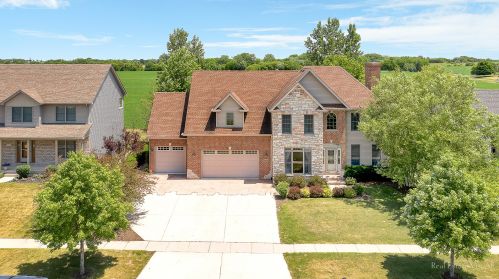 1910 Parkside Dr, Sycamore IL  60178-3315 exterior