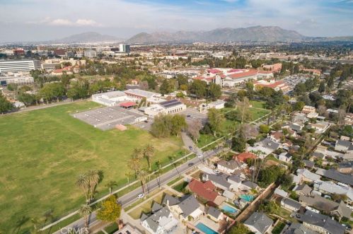 3980 Ramona Dr, Riverside CA  92506-1156 exterior