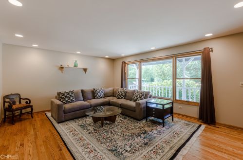 6529 Bentley Ave, Willowbrook IL 60527-1832 exterior