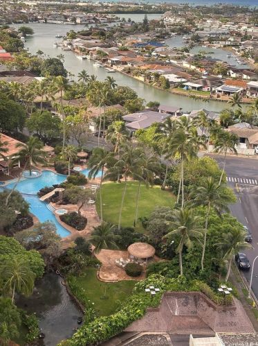 521 Hahaione St, Honolulu HI  96825-1456 exterior