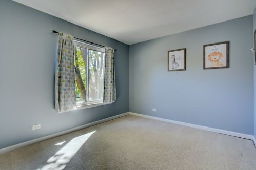 552 Alton Ct, Carol Stream IL  60188-9212 exterior