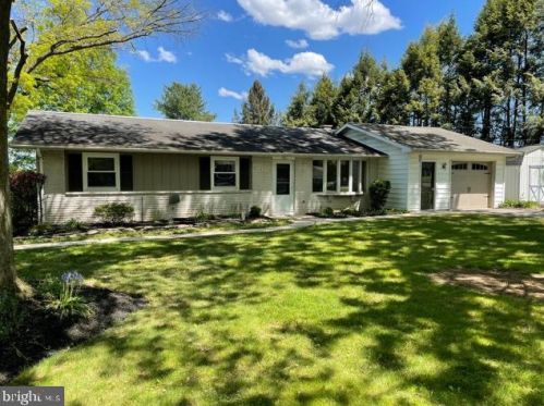 134 Scenic View Dr, Ephrata PA  17522-9570 exterior