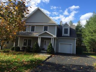 2 Palmer Ln, Tokeneke, CT 06820-4227